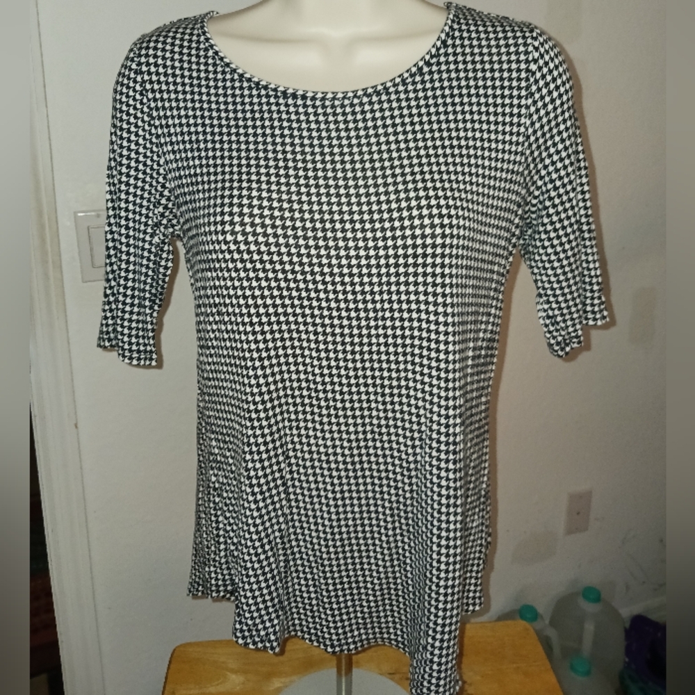Black and White Checkerd Top